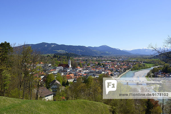 Deutschland  Bayern  Oberbayern  Blick vom Kalvarienberg auf Bad Tölz und Isar