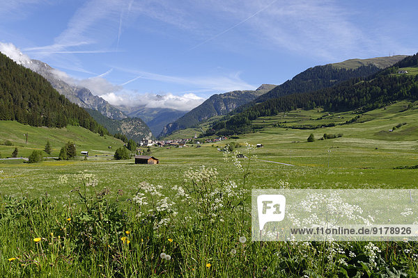 Österreich  Tirol  Nauders und Blick auf die Berge in Südtirol  Italien