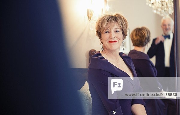 Reife Frau lächelnd  Portrait
