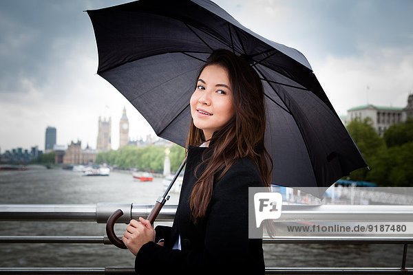 Regenschirm Schirm Großbritannien Tourist jung