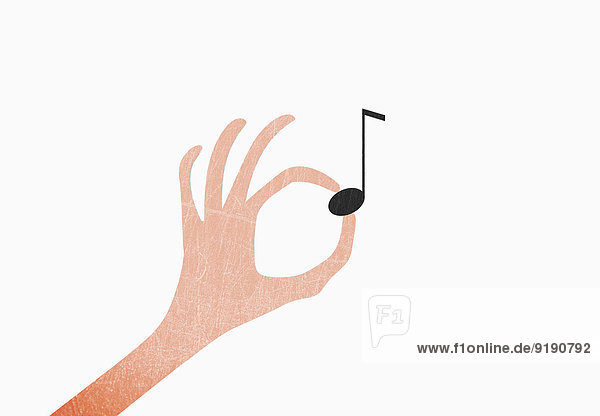 Hand hält musikalische Note vor weißem Hintergrund