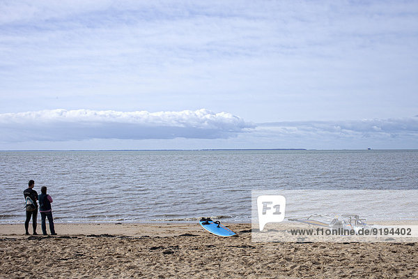 Windsurfer am Strand Fouras Charente-Maritime Frankreich