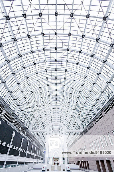 Glasdach der Messehalle Galleria auf der Frankfurter Messe  Frankfurt am Main  Hessen  Deutschland