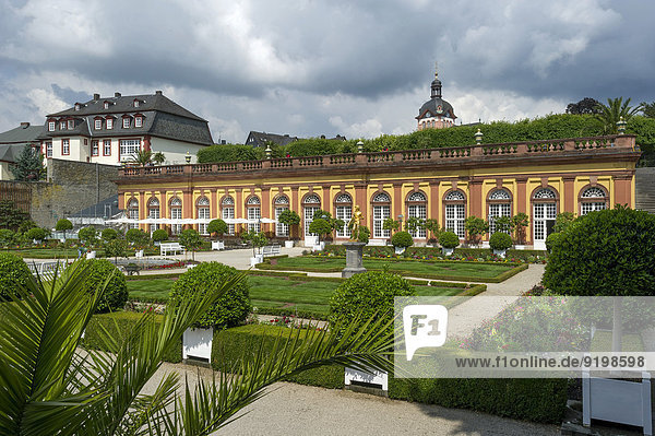 Untere Orangerie  barocker Schlossgarten  Weilburger Schloss  Altstadt  Weilburg  Hessen  Deutschland