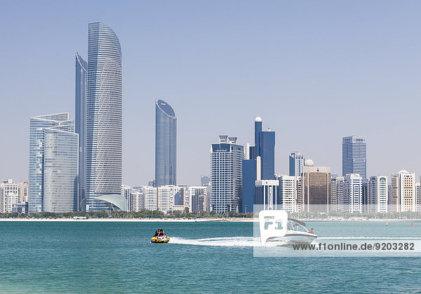 Skyline von Abu Dhabi  Vereinigte Arabische Emirate