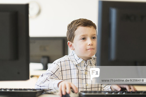 benutzen Computer Junge - Person 5-9 Jahre 5 bis 9 Jahre