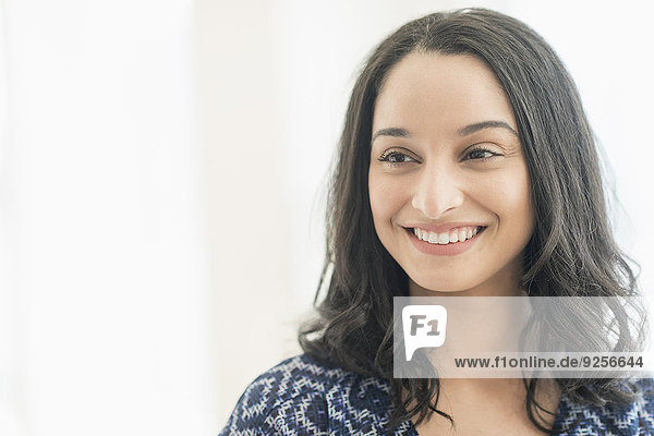 junge Frau junge Frauen Portrait lächeln