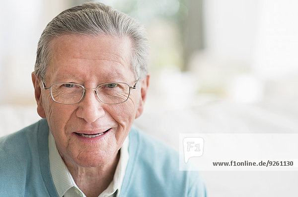 Senior Senioren Europäer Mann lächeln