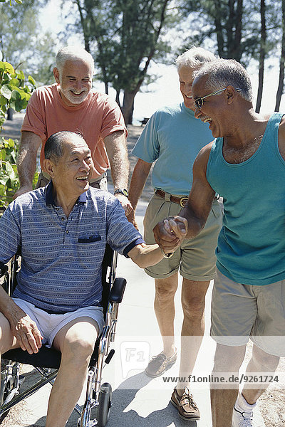Außenaufnahme Senior Senioren Mann Entspannung freie Natur