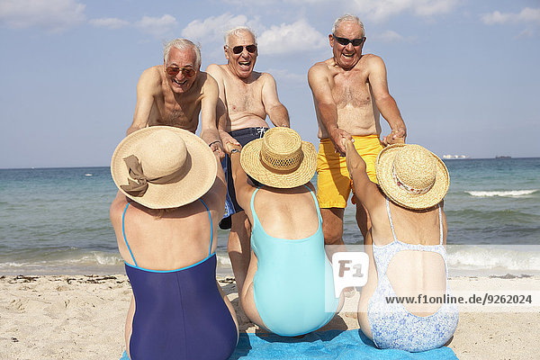 Senior Senioren Strand spielen