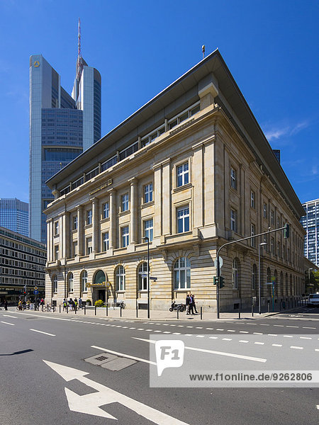 Deutschland  Hessen  Frankfurt  Altbau der Deutschen Bank mit Commerzbank-Hochhaus im Hintergrund
