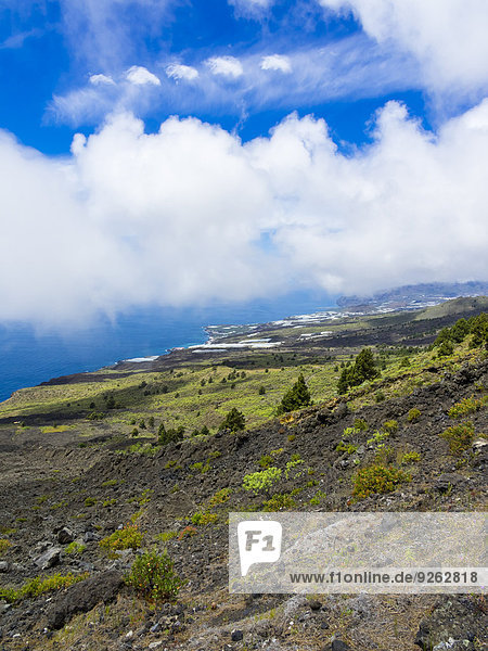 Spanien  Kanarische Inseln  La Palma  Puerto Naos  Küste und Wolken