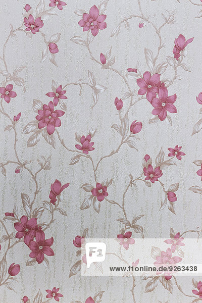 Wallpaper with pink floral design