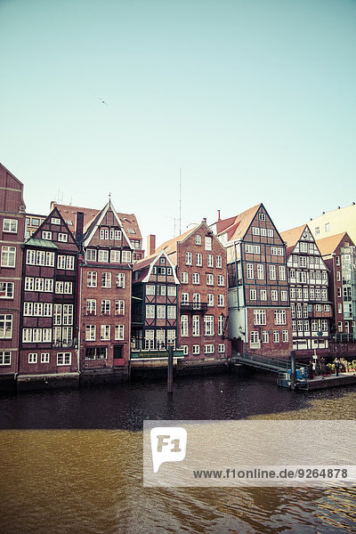 Deutschland  Hamburg  Blick auf die historischen Gebäude der Nikolaiflotte  Waterfront der alten Deichstraße