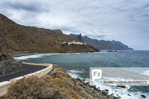 Spanien Kanarische Inseln Teneriffa Blick auf Almaciga Küstenstraße an der Nordküste