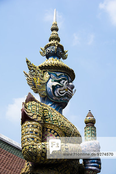 Wächterfigur im Wat Phra Kaeo in Bangkok  Thailand