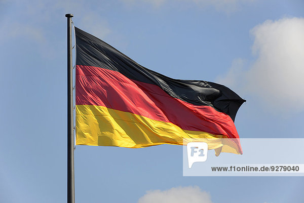 Deutsche Nationalflagge  Reichstag  Bundestag  Berlin  Deutschland