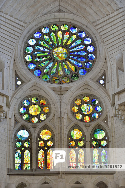 Glasfenster der Sagrada Familia  Sühnekirche der heiligen Familie  von Antoni Gaudí  Unesco-Weltkulturerbe  Barcelona  Katalonien  Spanien