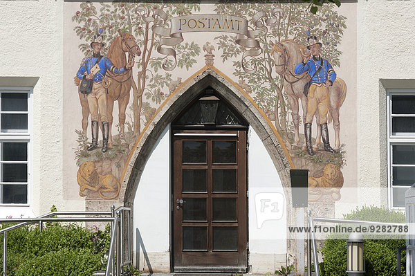 Lüftlmalerei an einem Postgebäude  Murnau  Oberbayern  Bayern  Deutschland
