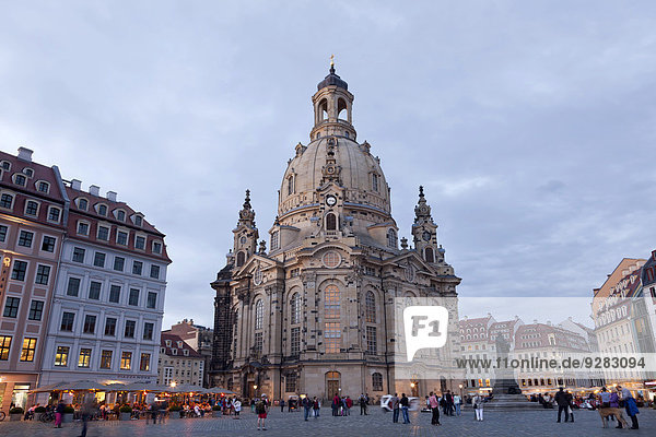 Frauenkirche und Neumarkt  Dresden  Sachsen  Deutschland