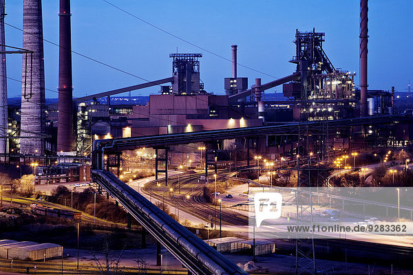 Ausblick vom Alsumer Berg  ThyssenKrupp Steel Werksgelände Hamborn  Schwelgern  Kokerei und Hochofenanlagen  Duisburg  Nordrhein-Westfalen  Deutschland
