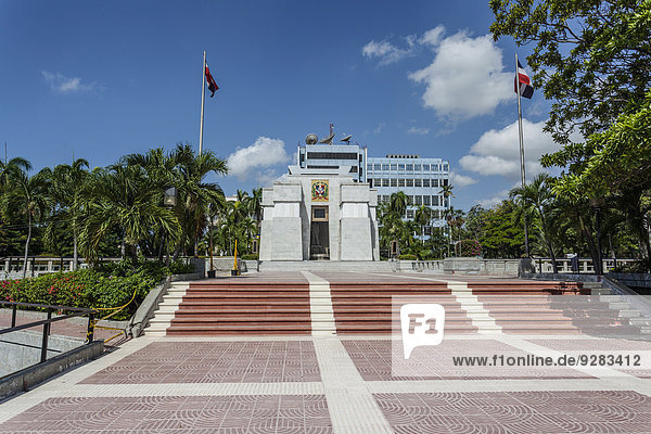 Der Altar de la Patria  Parque de la Independencia  Puerta del Conde  Zona Colonial  UNESCO-Weltkulturerbe  Santo Domingo  Dominikanische Republik