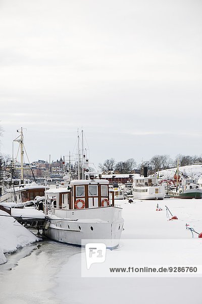Fischereihafen Fischerhafen Boot gefroren
