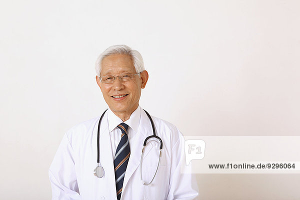 Senior Senioren Wand Arzt weiß Erwachsener japanisch