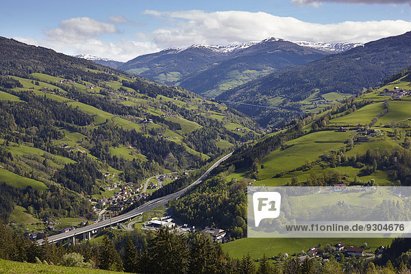 A10 Tauern Autobahn  Liesertal  bei Eisentratten  Kärnten  Österreich