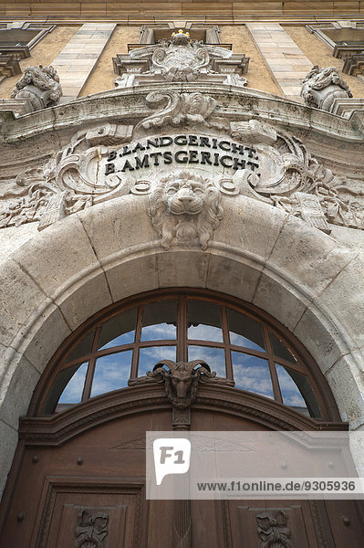 Eingang Gebäude Geschichte Bayern bayerisch Gericht Ortsteil Deutschland Unterfranken Portal