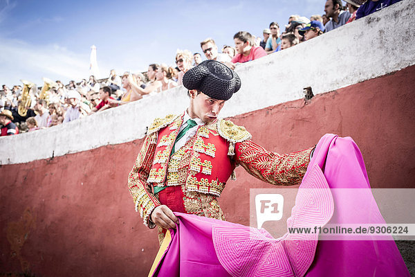 Matador in the arena performing a Veronica manouvre  bullfight  Barco de Ávila  Avila  Castile and León  Spain