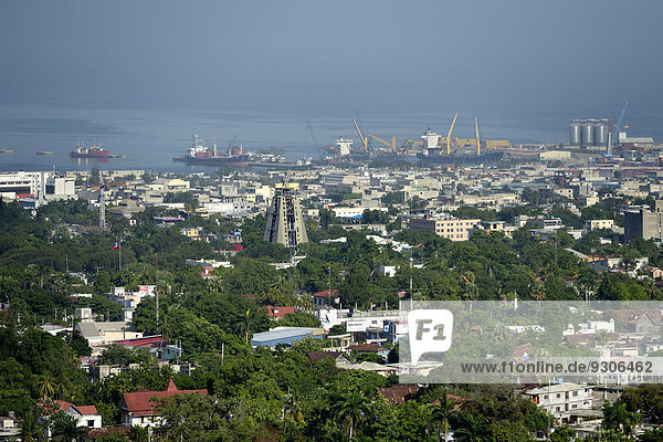 Ausblick auf das Marsfeld und den Hafen von Port-au-Prince  Haiti