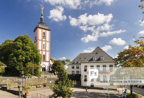 Rathaus hoch oben Kirche Sehenswürdigkeit Stadthalle Nordrhein-Westfalen
