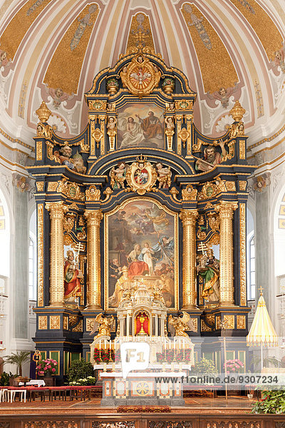 Altar der neubarocken Basilika St. Anna im Wallfahrtsort Altötting  Oberbayern  Bayern  Deutschland