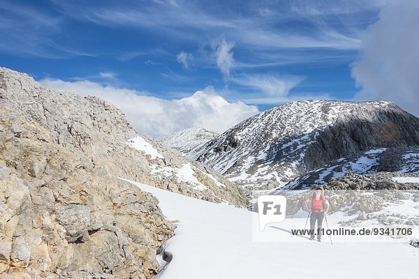 Frau beim Bergwandern am Hochkönig Berchtesgadener Alpen Österreich