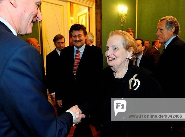 Moskau Hauptstadt Besuch Treffen trifft Sicherheit Sekretär Madeleine Bewachung