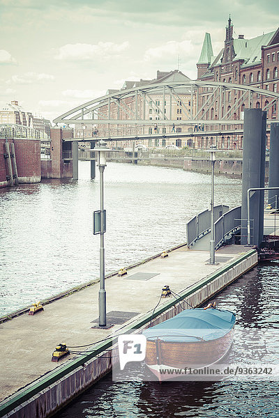 Deutschland  Hamburg  HafenCity  Alte Speicherstadt  Einsames Boot