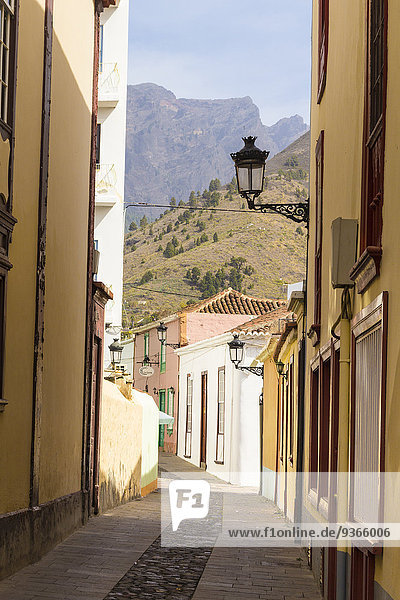 Spanien  Kanarische Inseln  La Palma  Gasse in der Altstadt von Los Llanos
