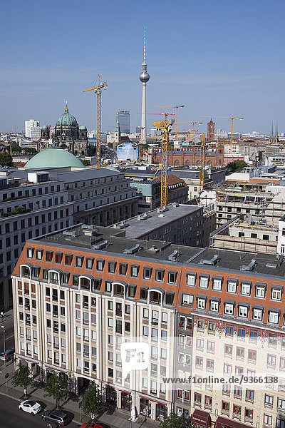 Deutschland  Berlin  Berlin-Mitte  Gendarmenmarkt  Blick auf Berliner Dom  Berliner Fernsehturm und Rotes Rathaus