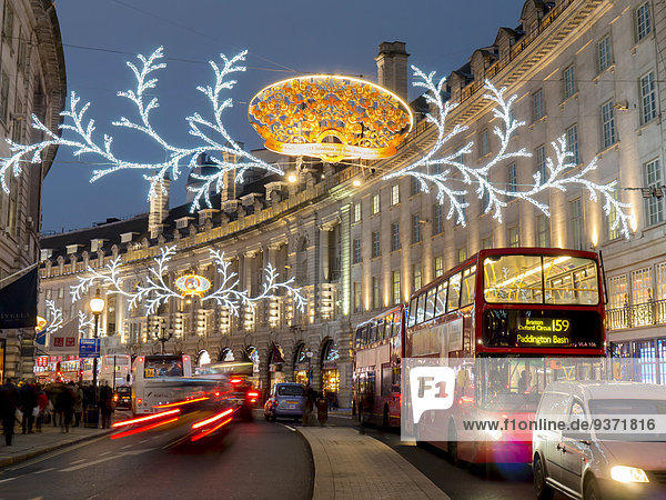 Regent Street zu Weihnachten  London  England  Großbritannien