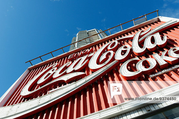 Wohnhaus frontal Werbung Australien Cola Sydney