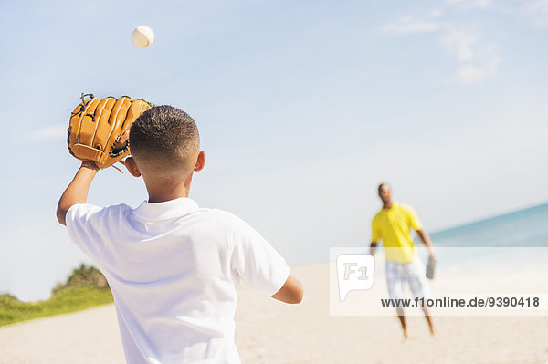 Strand Menschlicher Vater Sohn Baseball 10-11 Jahre 10 bis 11 Jahre spielen