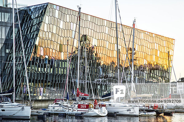 Reykjavik Hauptstadt Hafen Konzerthaus Europa Attraktivität Architektur Fassade Hausfassade Sehenswürdigkeit Konzertsaal Harfe Harpa Island modern