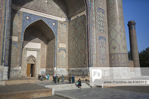 Reise Großstadt Architektur Geschichte bunt groß großes großer große großen Eingang Tourismus UNESCO-Welterbe Asien Zentralasien Moschee Samarkand Seidenstraße Usbekistan