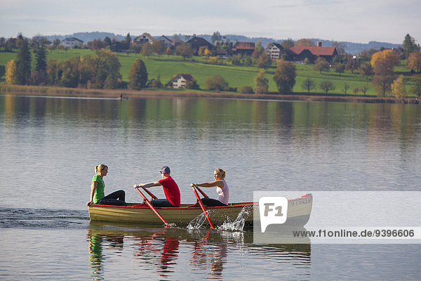 Freizeit Frau Mann Sport Abenteuer Wassersport See Boot Schiff Kanton Zürich