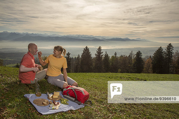 Freizeit Frau Berg Mann Sport Lebensmittel gehen Picknick Abenteuer wandern Ansicht Kanton Zürich