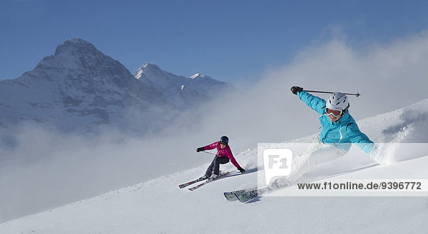 Frau Berg Winter schnitzen Skisport Ski Berner Alpen Mönch Wintersport