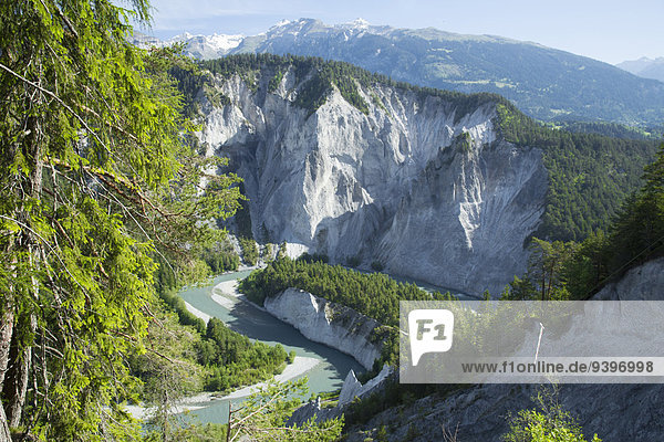 Wasser Europa fließen Fluss Schlucht Kanton Graubünden Schweiz Gewässer