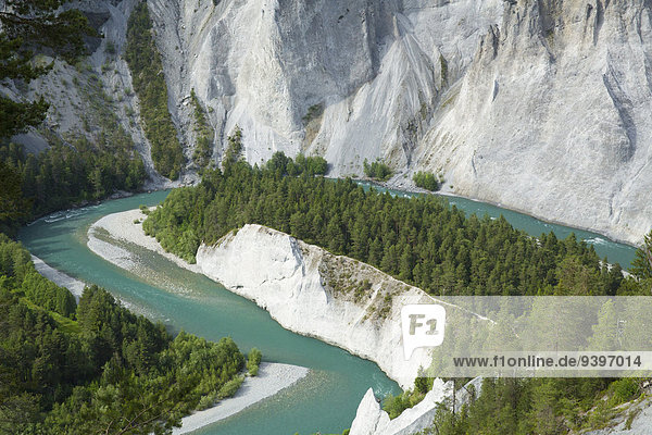 Wasser Europa fließen Fluss Schlucht Kanton Graubünden Schweiz Gewässer