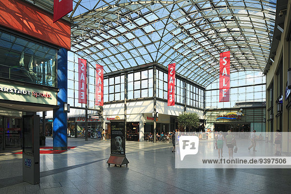 Einkaufszentrum Europa Mensch Bochum Deutschland Glasdach Nordrhein-Westfalen Ruhrgebiet Westfalen